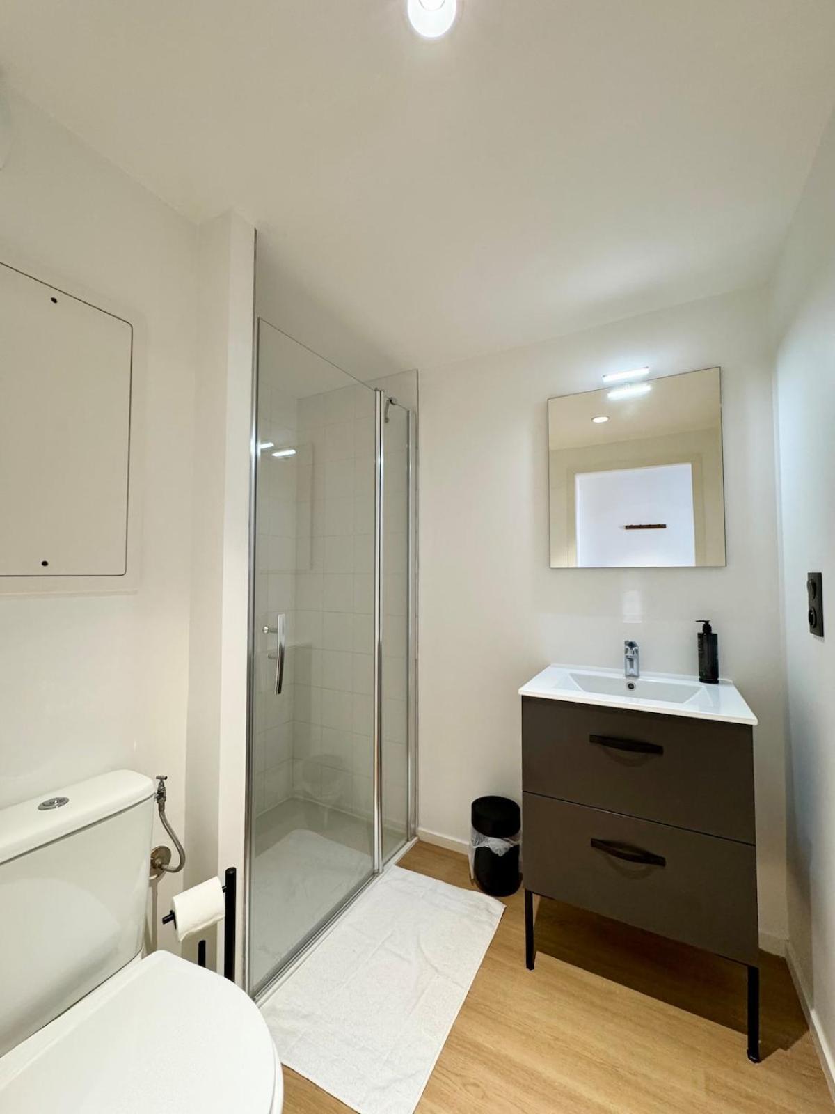 We Live Sharies A401 Apartment *
